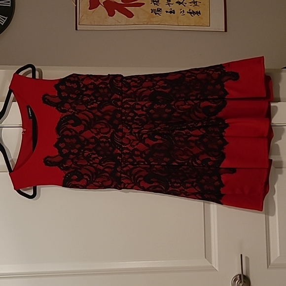 Le Chateau lace dress - Picture 1 of 3